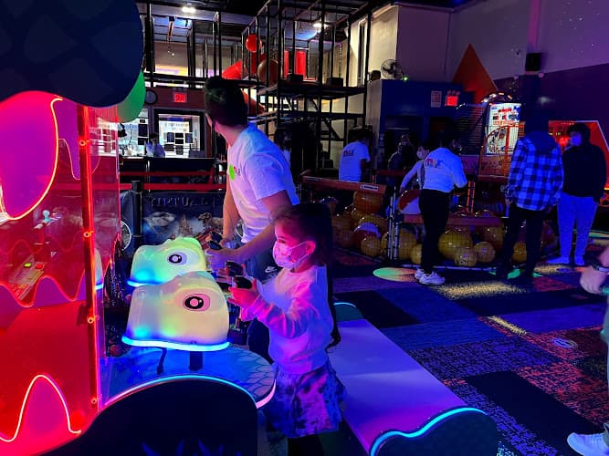 Max Adventures Kids Birthday Party Place — thumbnail 2