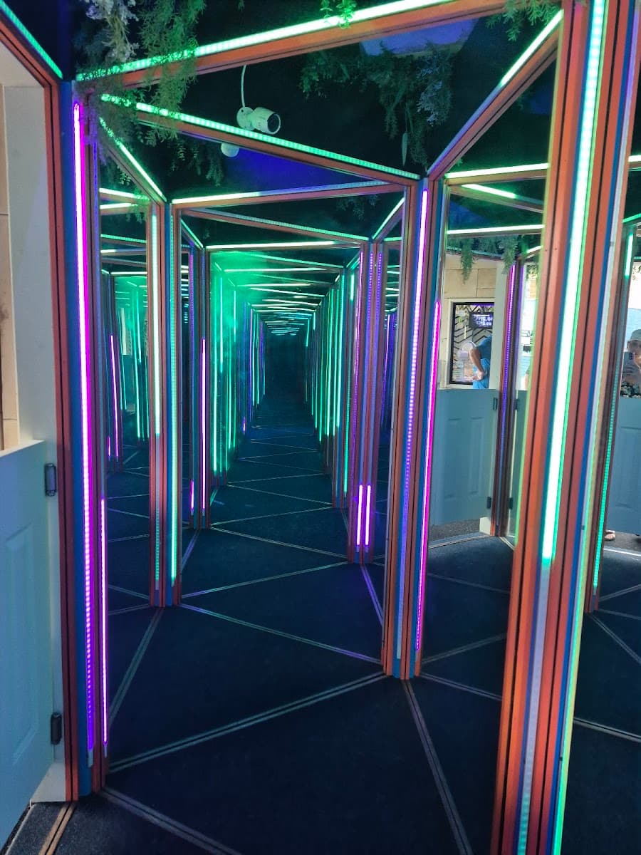 Lost Planet's - Mirror Maze
